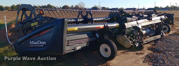 image for item EN8548 2013 MacDon FD75 flex draper head
