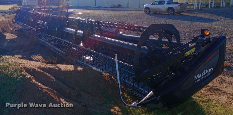 image for item EN8548 2013 MacDon FD75 flex draper head
