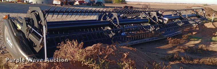 image for item EN8548 2013 MacDon FD75 flex draper head