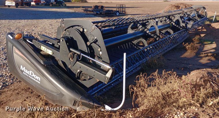 image for item EN8548 2013 MacDon FD75 flex draper head