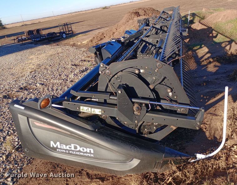 image for item EN8548 2013 MacDon FD75 flex draper head