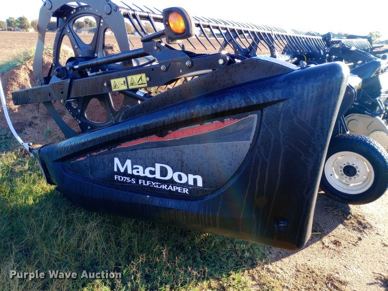 image for item EN8548 2013 MacDon FD75 flex draper head
