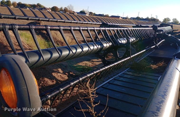 image for item EN8548 2013 MacDon FD75 flex draper head