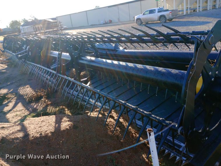 image for item EN8548 2013 MacDon FD75 flex draper head