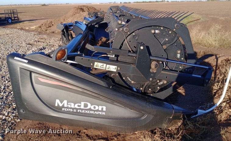 image for item EN8548 2013 MacDon FD75 flex draper head