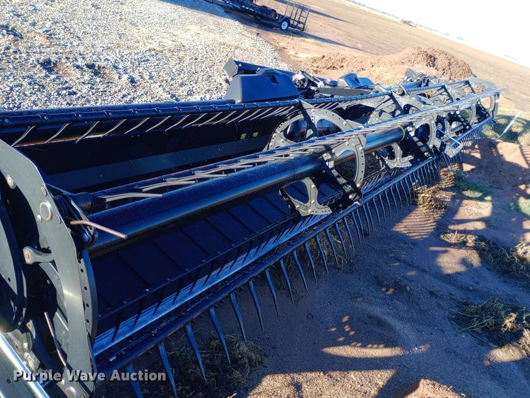 image for item EN8548 2013 MacDon FD75 flex draper head