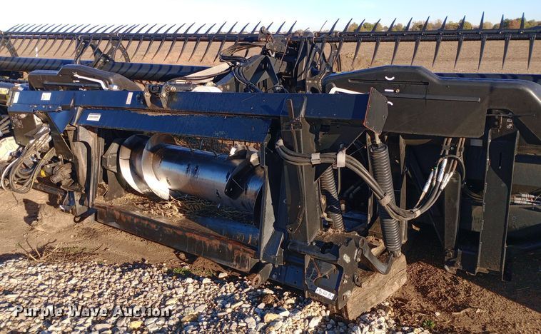 image for item EN8548 2013 MacDon FD75 flex draper head