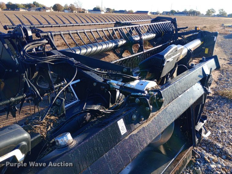 image for item EN8548 2013 MacDon FD75 flex draper head