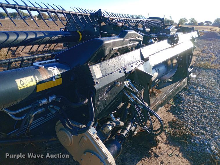 image for item EN8548 2013 MacDon FD75 flex draper head
