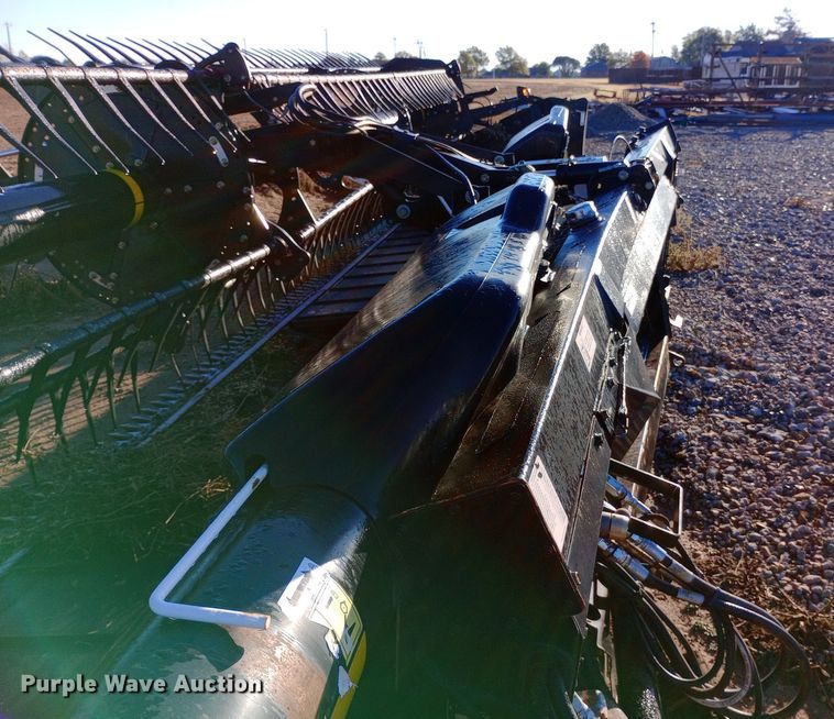 image for item EN8548 2013 MacDon FD75 flex draper head