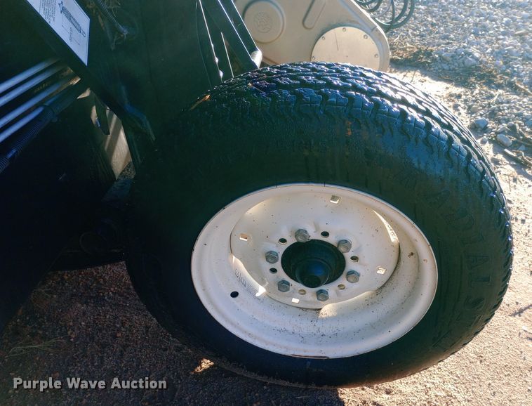 image for item EN8548 2013 MacDon FD75 flex draper head