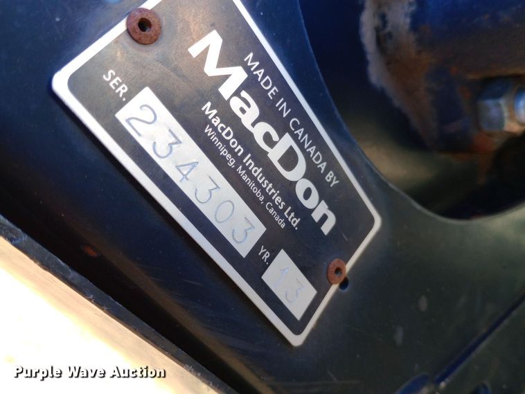 image for item EN8548 2013 MacDon FD75 flex draper head