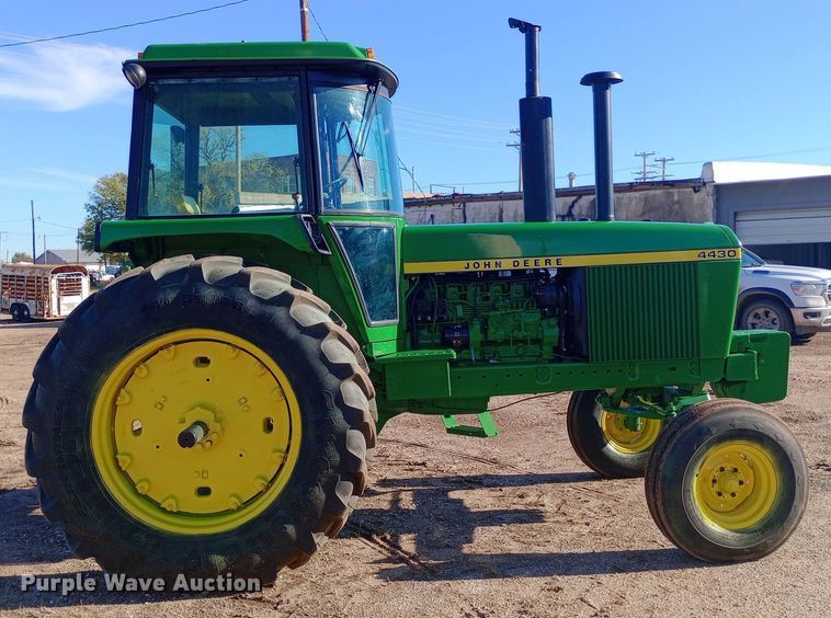 image for item EN8549 1974 John Deere 4430 tractor