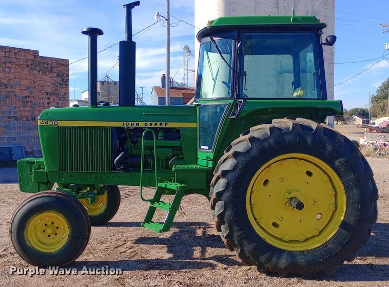 image for item EN8549 1974 John Deere 4430 tractor