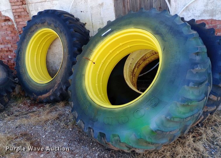 image for item EN8550 Tractor tires and wheels