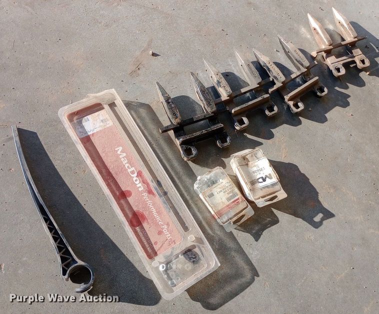 image for item EN8551 MacDon FD75 draper header parts