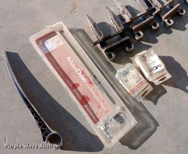 image for item EN8551 MacDon FD75 draper header parts