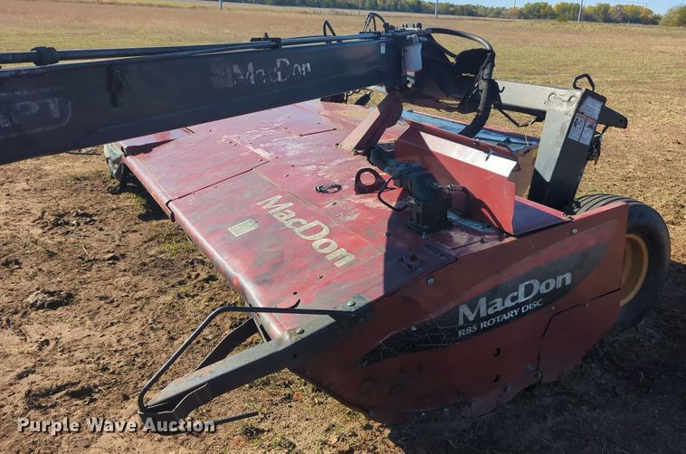 image for item EQ2487 2011 MacDon R85 swather / windrower