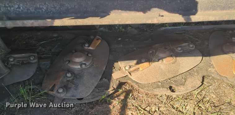 image for item EQ2487 2011 MacDon R85 swather / windrower