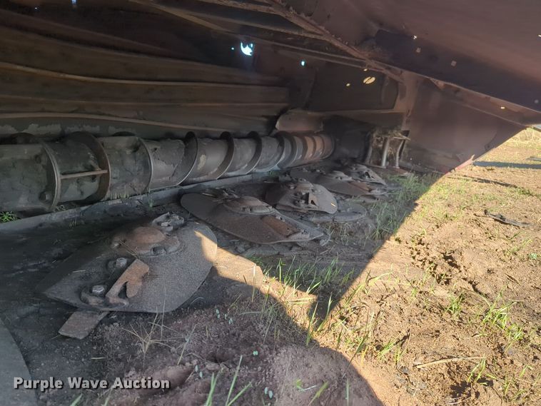 image for item EQ2487 2011 MacDon R85 swather / windrower