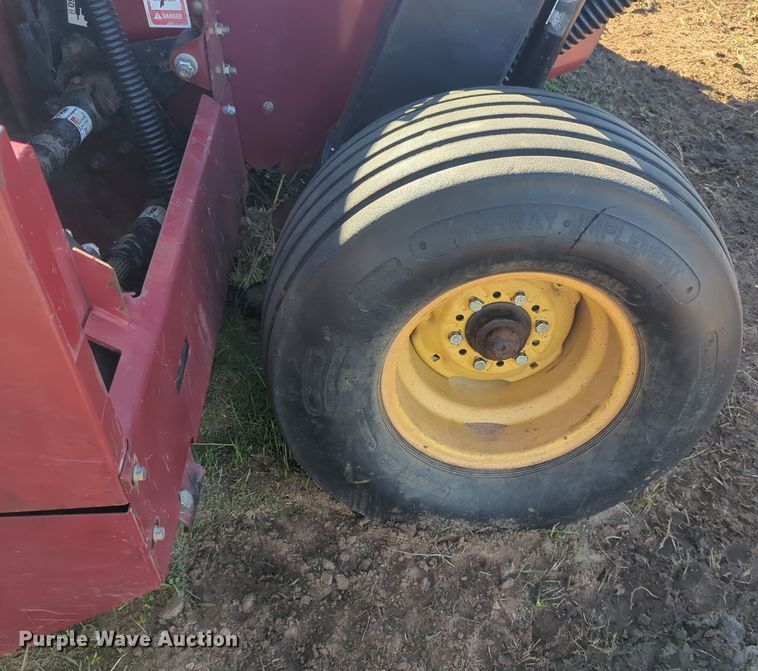 image for item EQ2487 2011 MacDon R85 swather / windrower