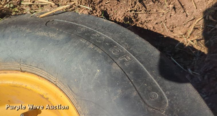 image for item EQ2487 2011 MacDon R85 swather / windrower