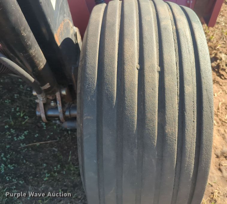 image for item EQ2487 2011 MacDon R85 swather / windrower