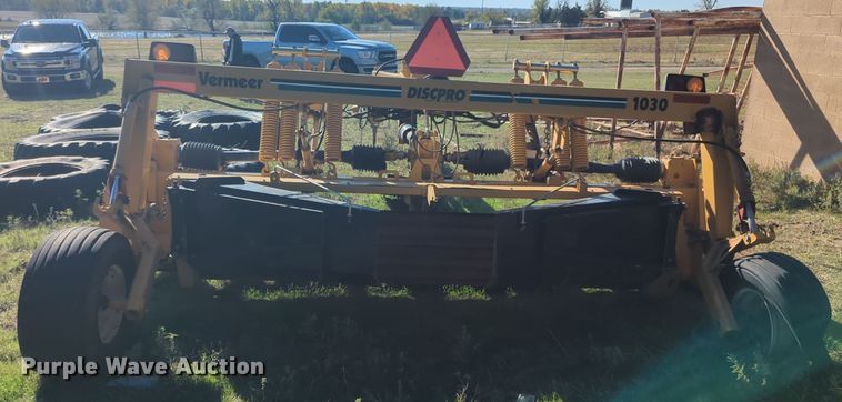 image for item EQ2488 Vermeer MC1030 disc mower