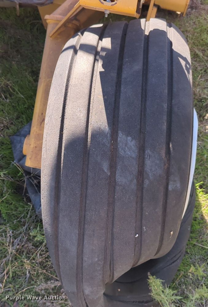 image for item EQ2488 Vermeer MC1030 disc mower