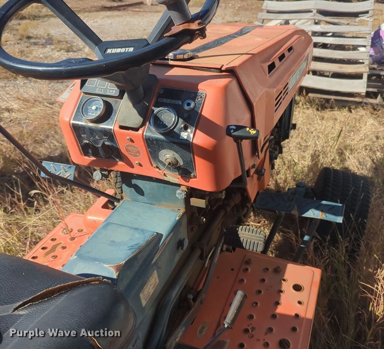 image for item EQ2490 Kubota B7200HST-D MFWD tractor