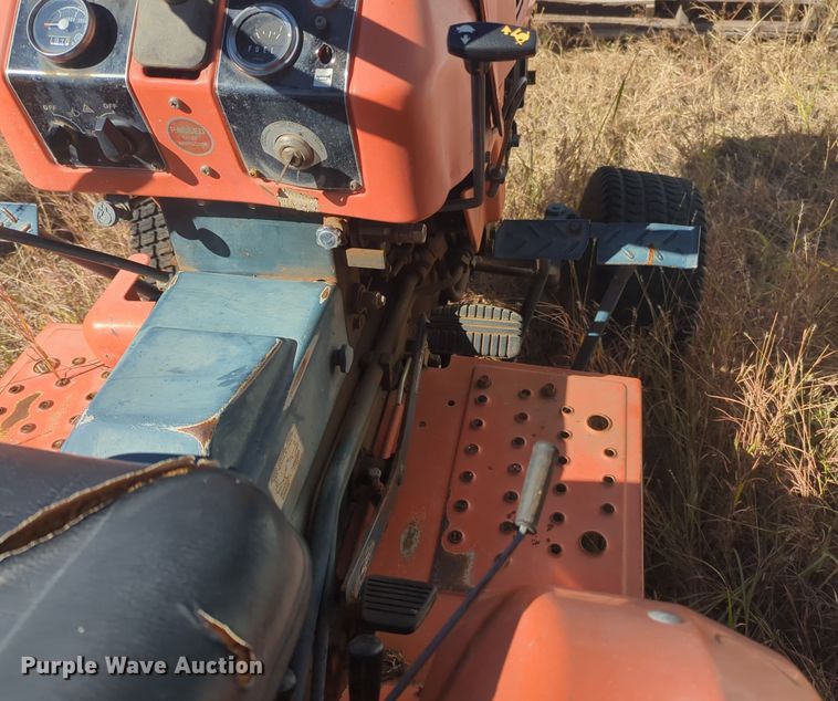 image for item EQ2490 Kubota B7200HST-D MFWD tractor