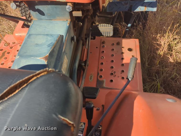 image for item EQ2490 Kubota B7200HST-D MFWD tractor