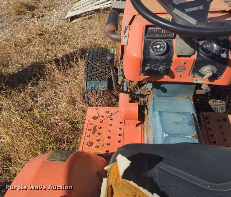 image for item EQ2490 Kubota B7200HST-D MFWD tractor