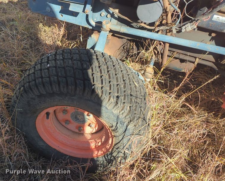 image for item EQ2490 Kubota B7200HST-D MFWD tractor