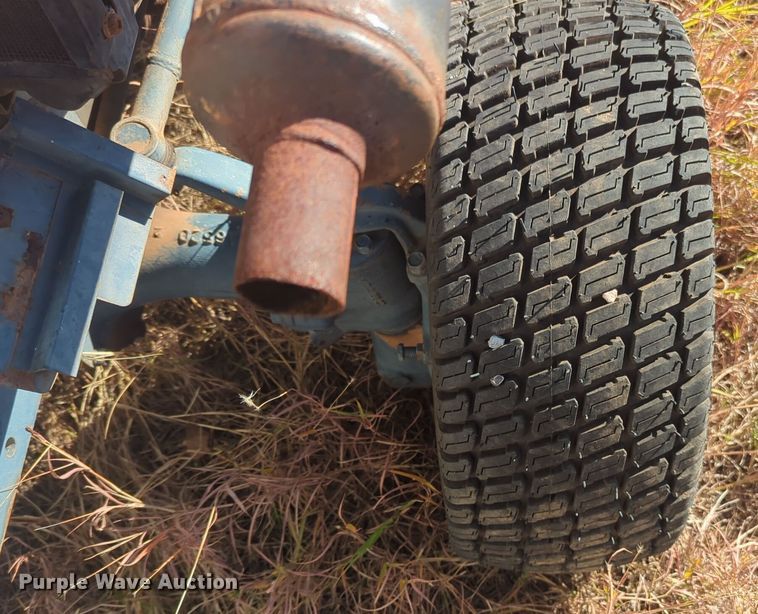 image for item EQ2490 Kubota B7200HST-D MFWD tractor