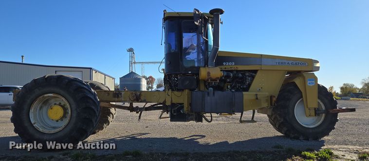 image for item EQ3639 Terra Gator  9203 applicator cab and chassis 