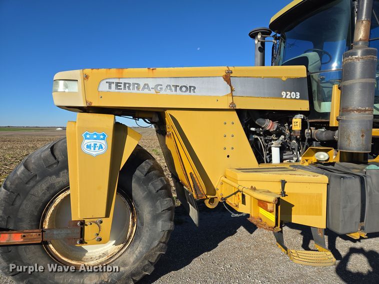image for item EQ3639 Terra Gator  9203 applicator cab and chassis 