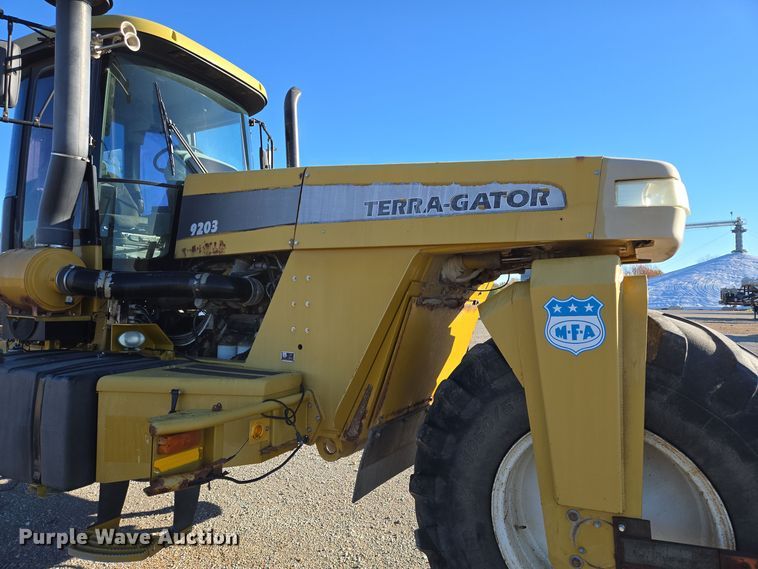 image for item EQ3639 Terra Gator  9203 applicator cab and chassis 