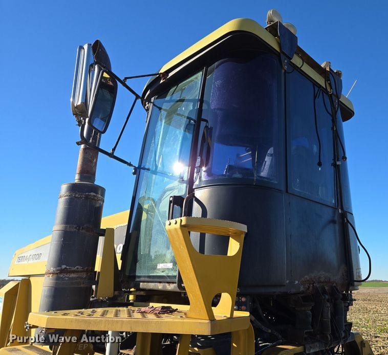 image for item EQ3639 Terra Gator  9203 applicator cab and chassis 