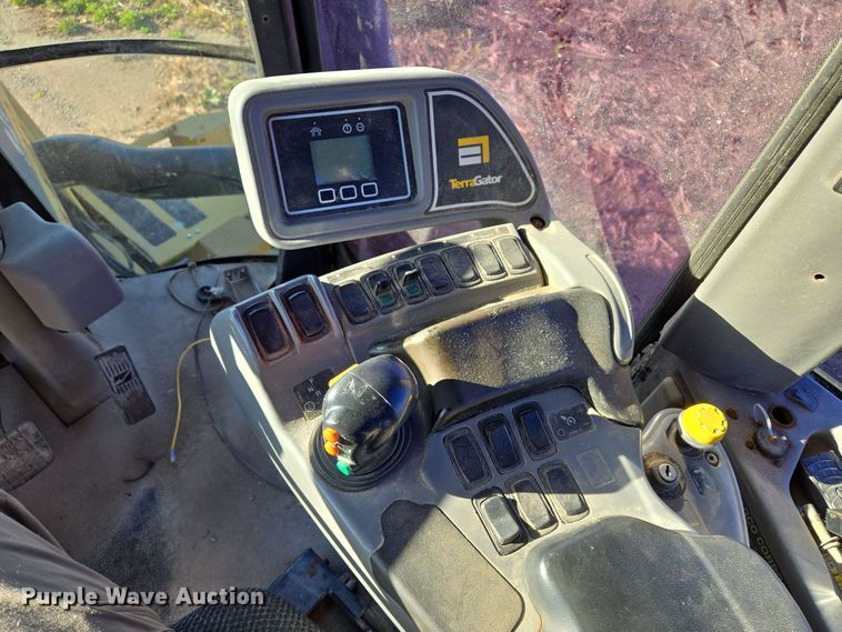 image for item EQ3639 Terra Gator  9203 applicator cab and chassis 