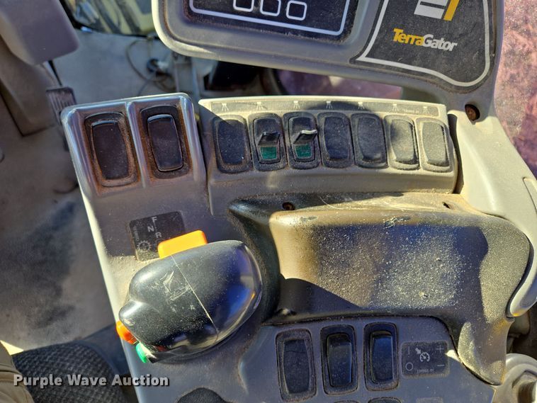 image for item EQ3639 Terra Gator  9203 applicator cab and chassis 