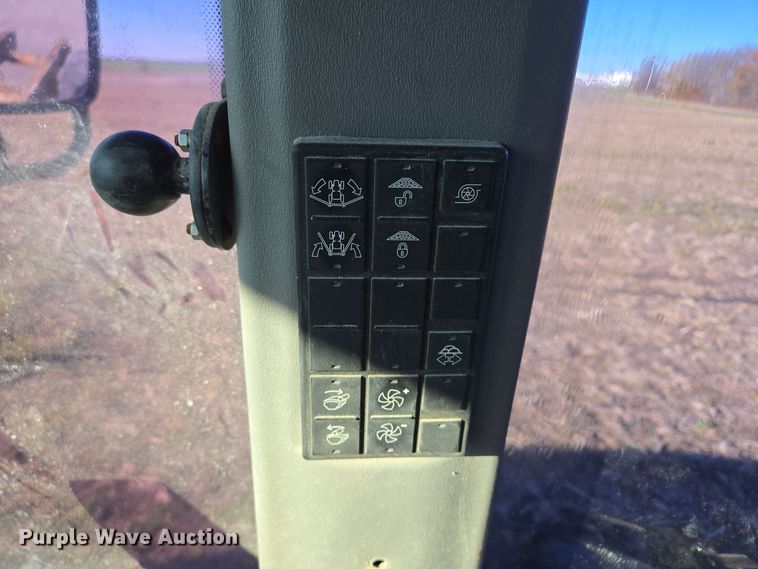 image for item EQ3639 Terra Gator  9203 applicator cab and chassis 