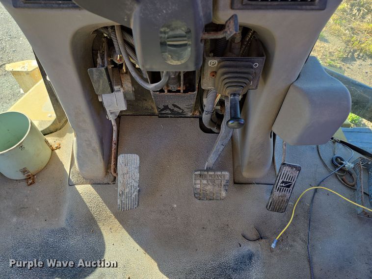 image for item EQ3639 Terra Gator  9203 applicator cab and chassis 