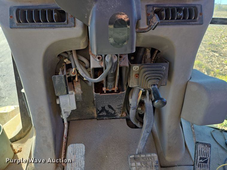 image for item EQ3639 Terra Gator  9203 applicator cab and chassis 