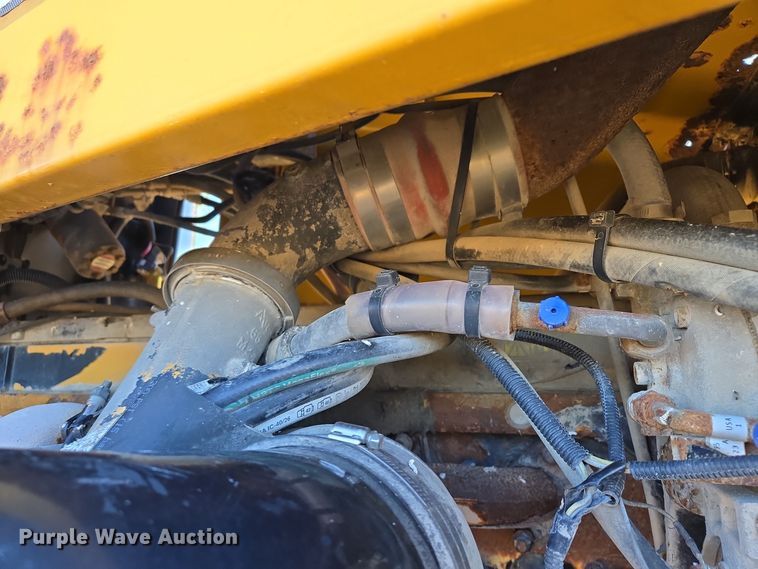 image for item EQ3639 Terra Gator  9203 applicator cab and chassis 