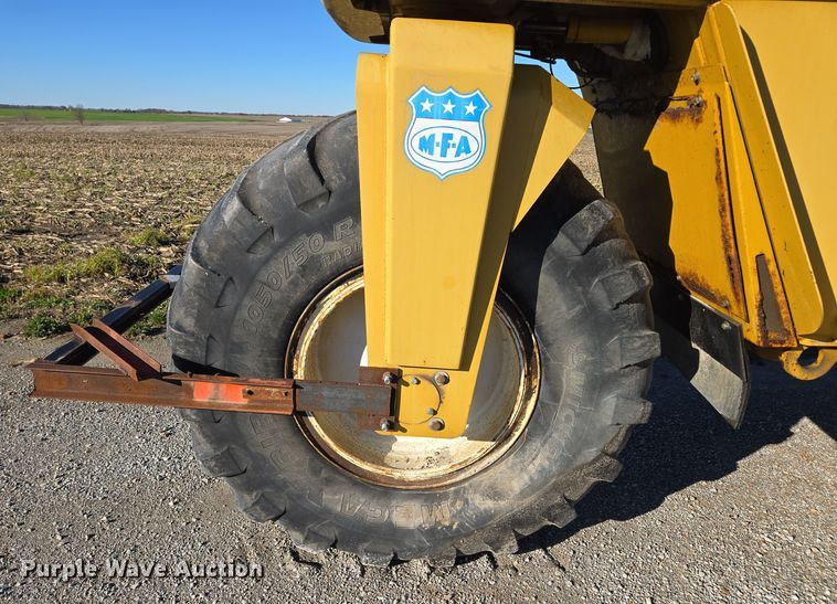 image for item EQ3639 Terra Gator  9203 applicator cab and chassis 