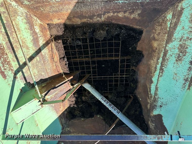 image for item ER8171 Parker 250 grain cart