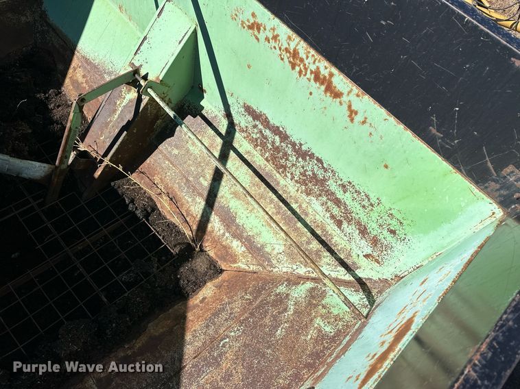 image for item ER8171 Parker 250 grain cart