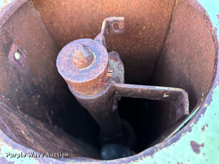 image for item ER8171 Parker 250 grain cart