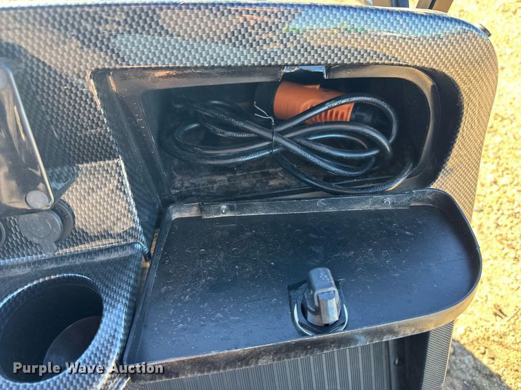 image for item ER8276 Golf cart